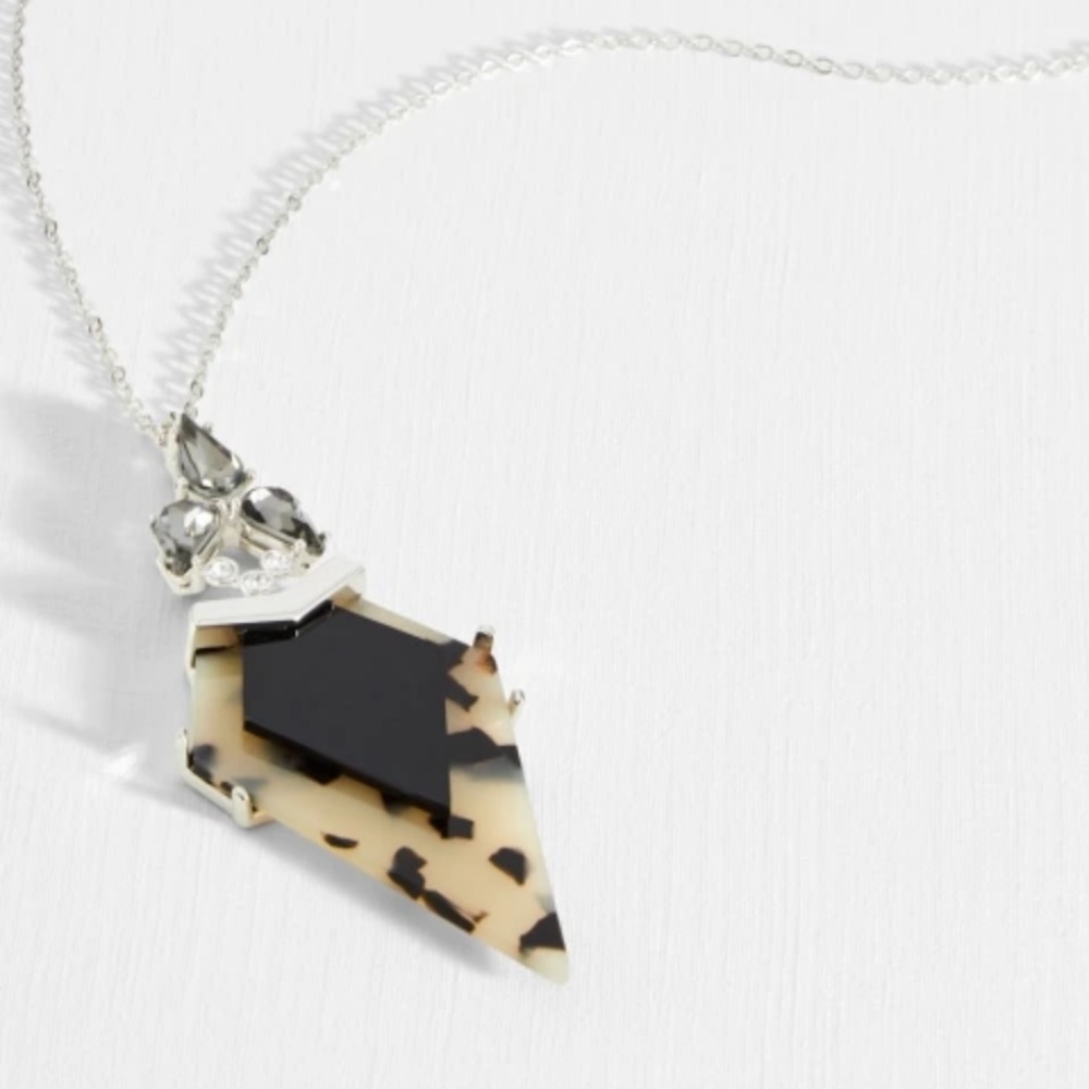 MYAHLA Arrow crystal pendant